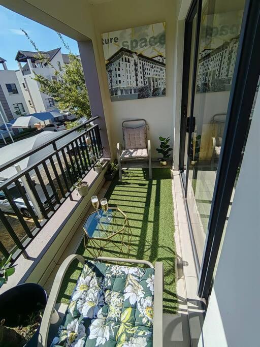 Classy And Cosy Apt - Dainfern แซนด์ตัน ภายนอก รูปภาพ