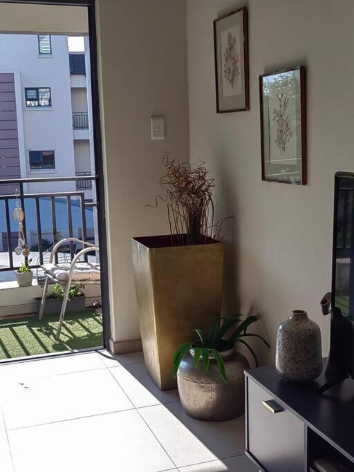 Classy And Cosy Apt - Dainfern แซนด์ตัน ภายนอก รูปภาพ