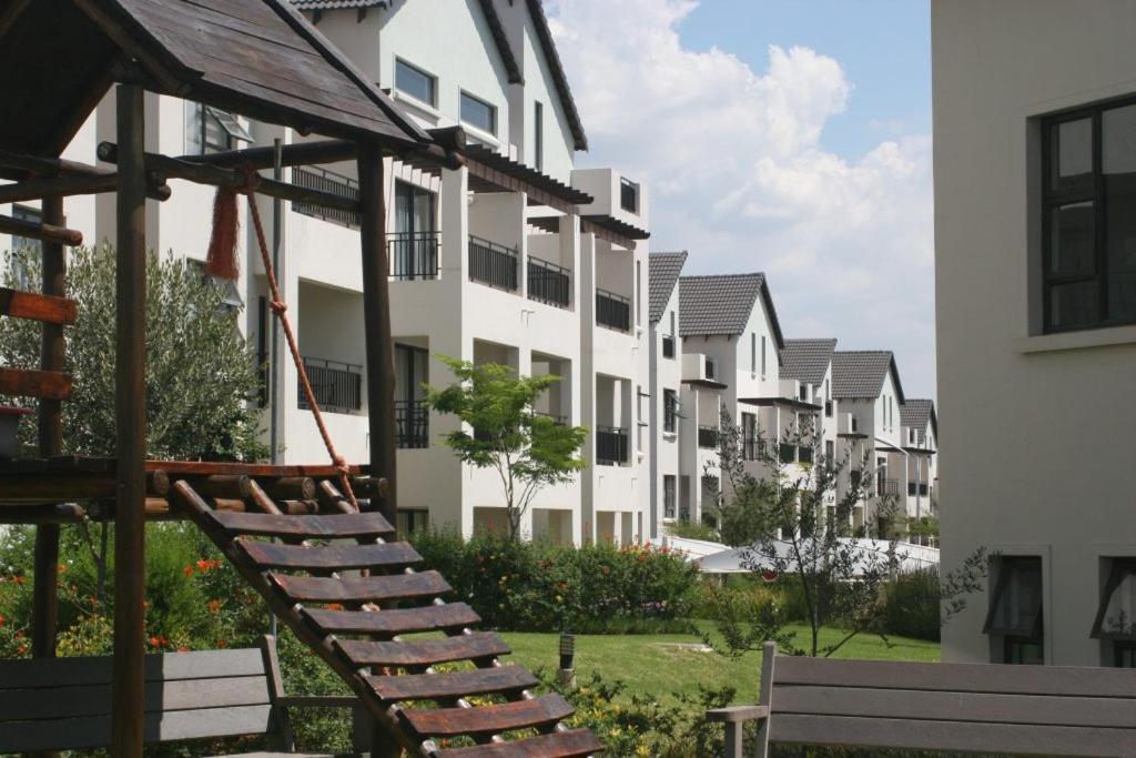 Classy And Cosy Apt - Dainfern แซนด์ตัน ภายนอก รูปภาพ