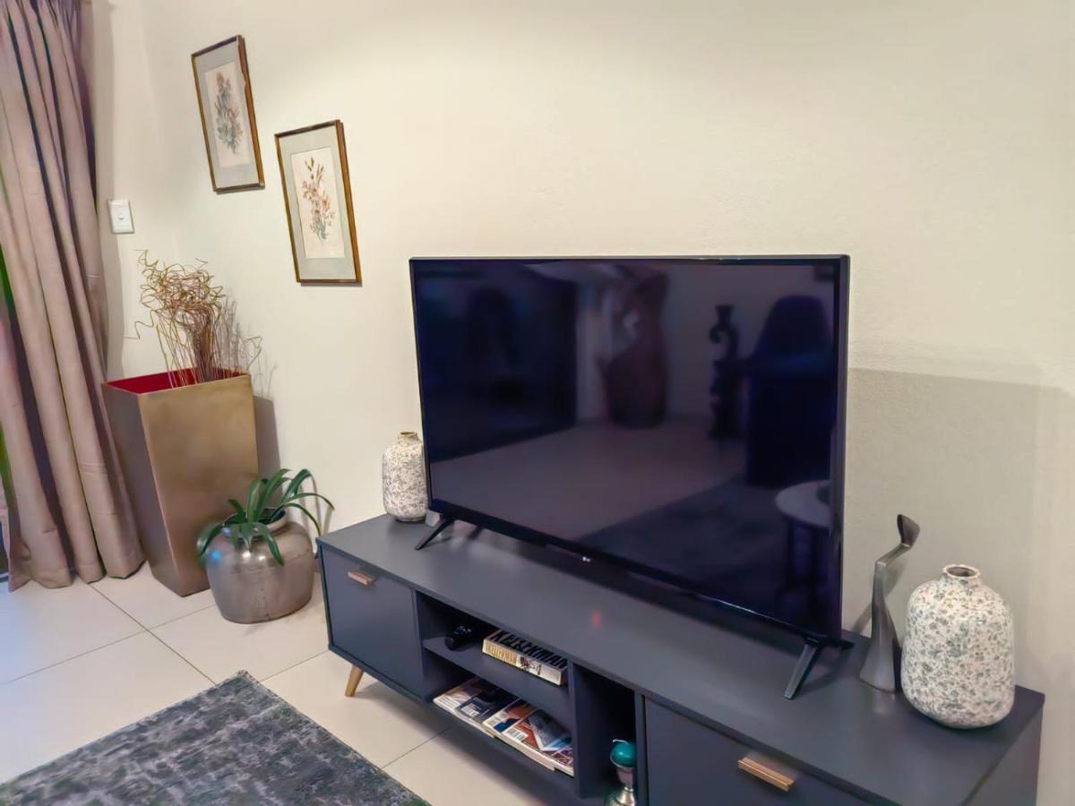 Classy And Cosy Apt - Dainfern แซนด์ตัน ภายนอก รูปภาพ